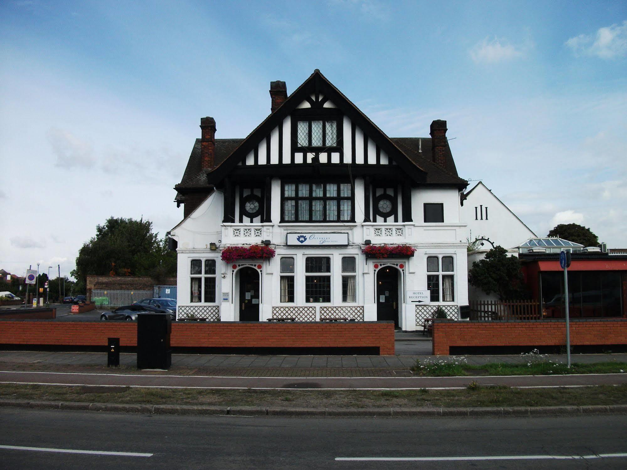 Oyo Osterley Park Hotel Isleworth Exterior foto